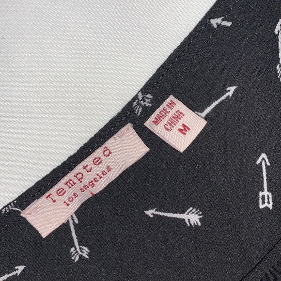 Arrow Printed Top - Picture 3 of 7